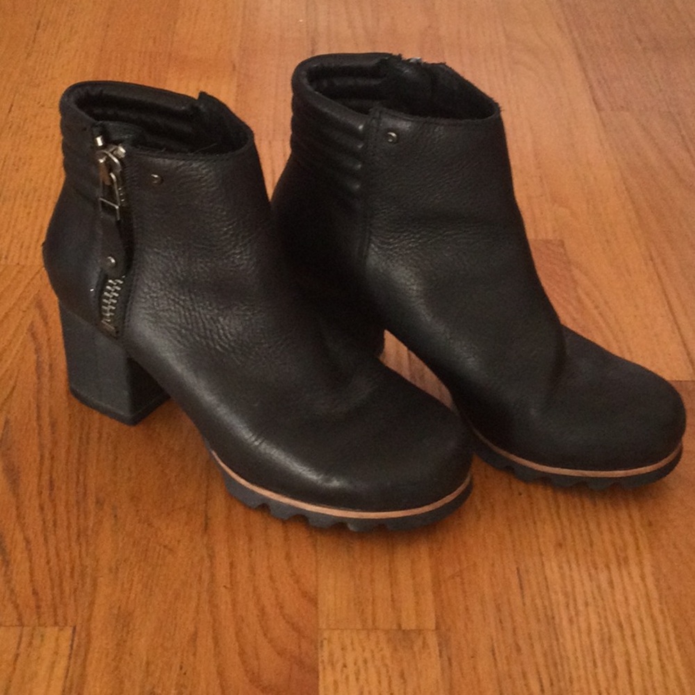 Sorel Danica Black Ankle Boots